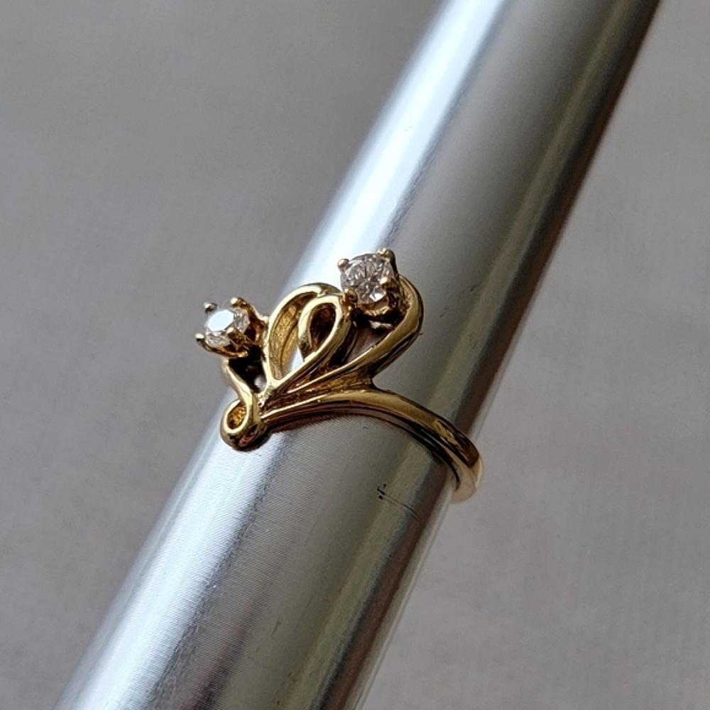 Vintage COP 92 Gold Tone Double Heart Scrolls Simulated Stone Ring Size 5
